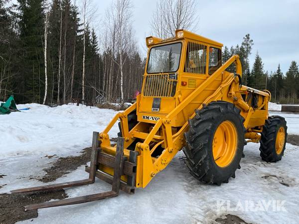 Baklastare Volvo BM LM 641 med skopa och gafflar
