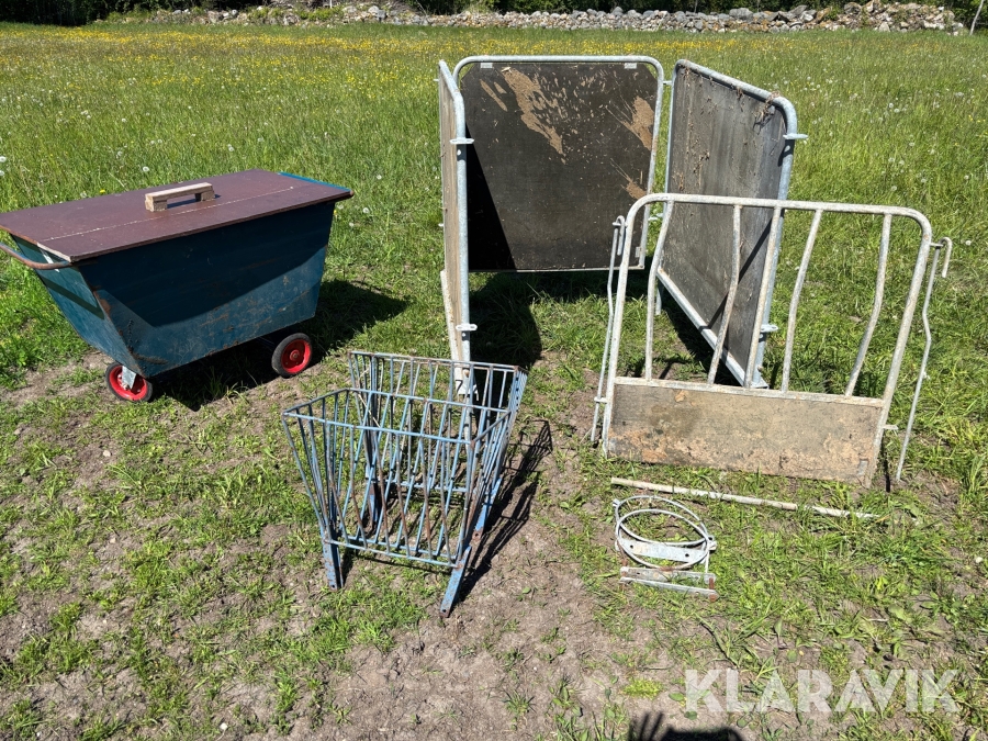 Kalvbox och fodervagn