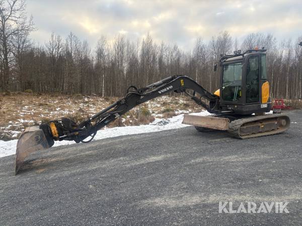Grävmaskin Volvo ECR50D med redskap och transportvagn
