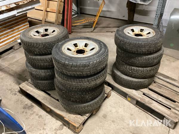 Däck med fälg 195/70R15C 12st