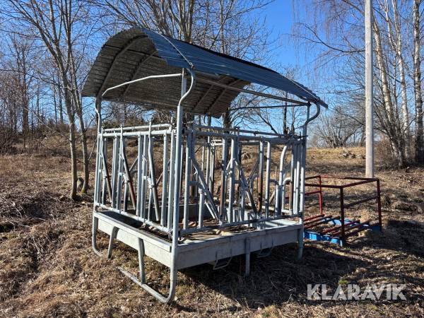 Foderhäck med låsbara fronter