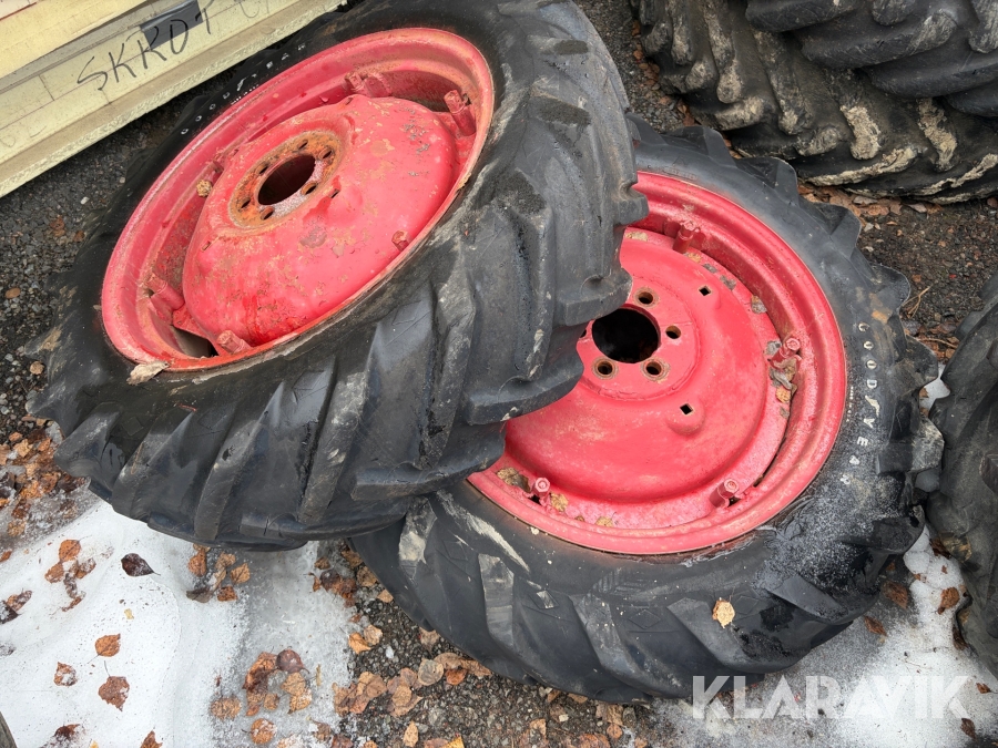 Däck med fälg 2st 10-28