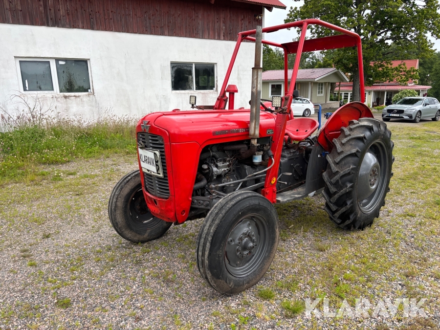 Veterantraktor Massey Ferguson 35 X med Fiskars 2skärig plog