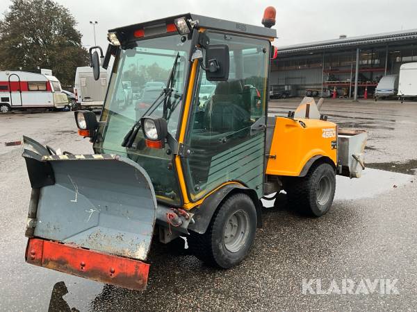 Redskapsbärare Belos TransPro 54 med vikplog och sandspridare