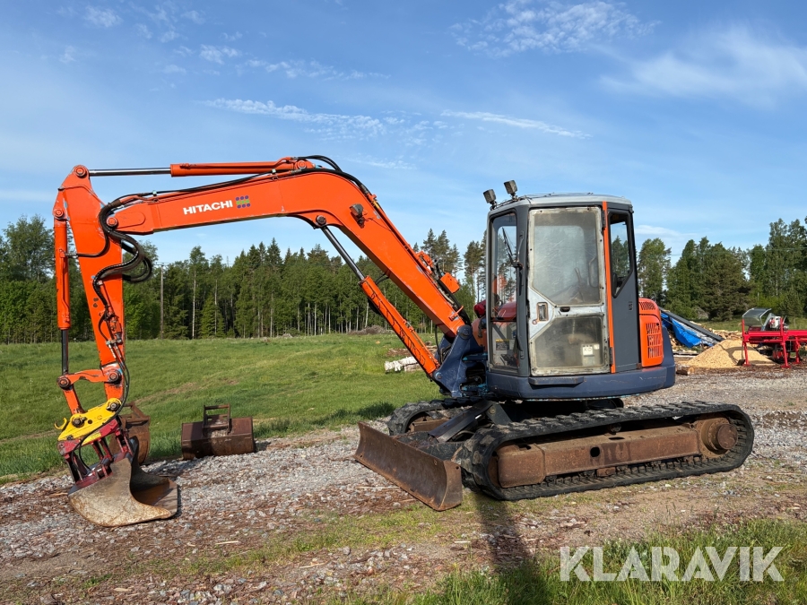 Grävmaskin Hitachi EX80U med redskap