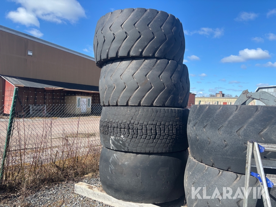 Entreprenaddäck Michelin 800/65R29 med två fälgar