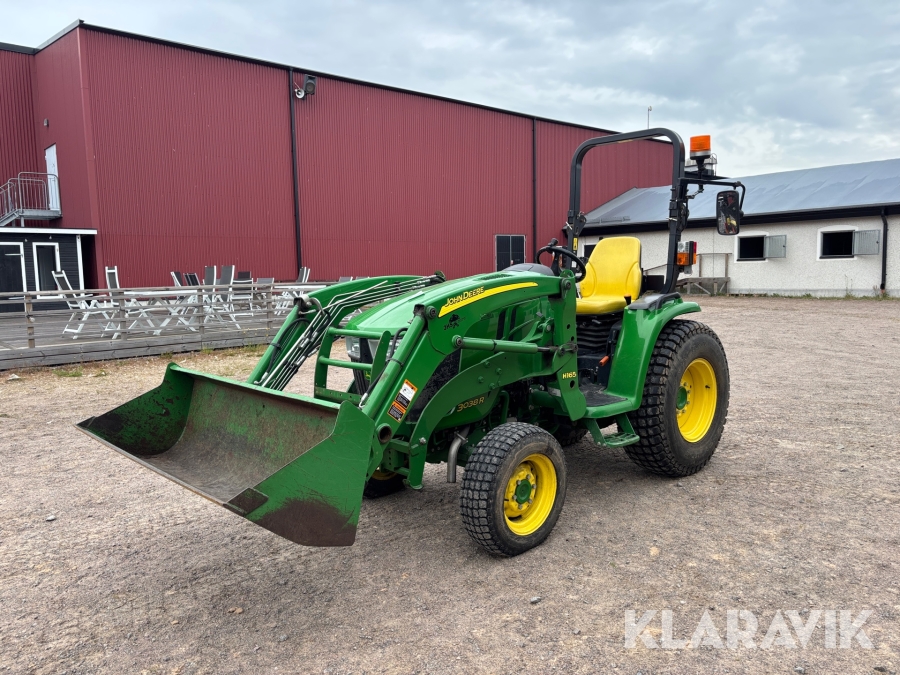 Traktor John Deere 3038R med frontlastare & redskap