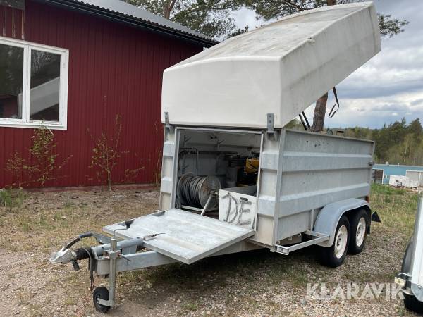 Personbilssläp Bålsta-Släpet 412039 med avloppsrensare