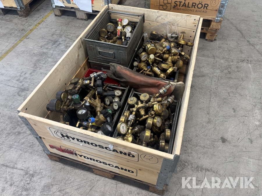 Parti med gasklockor och regulatorer