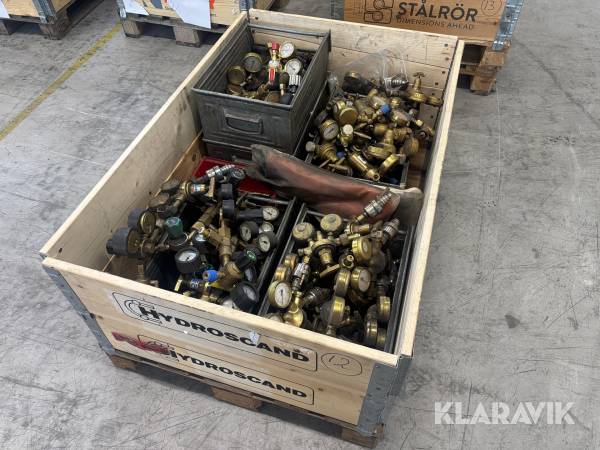 Parti med gasklockor och regulatorer