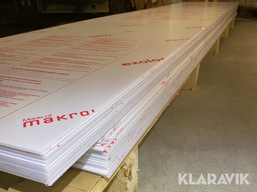 Polycarbonatskivor Makrolon 1  pall 584x2838x3 23st + 584x3038x3 12 st