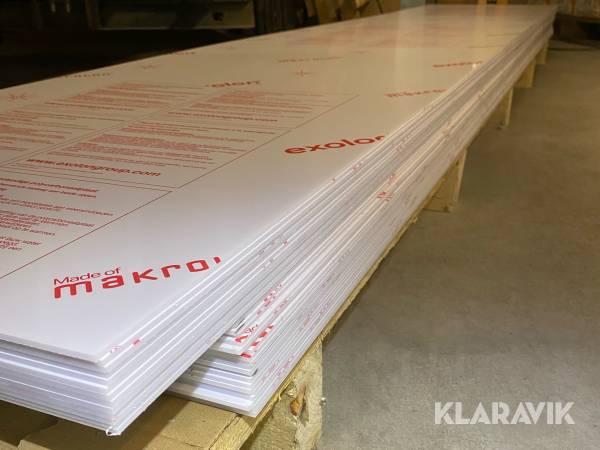 Polycarbonatskivor Makrolon 1  pall 584x2838x3 23st + 584x3038x3 12 st