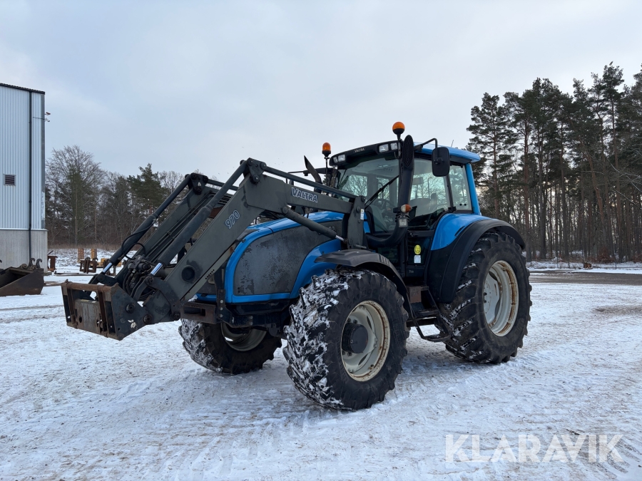 Traktor Valtra T170 med frontlastare