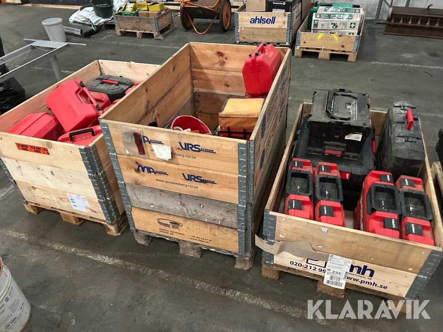 Tomma lådor för handmaskiner Hilti, Milwaukee, DeWalt & Leica ca 20 st