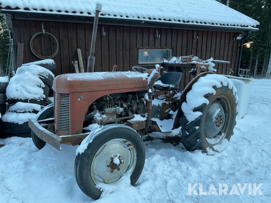 Traktor Massey Ferguson Grolle