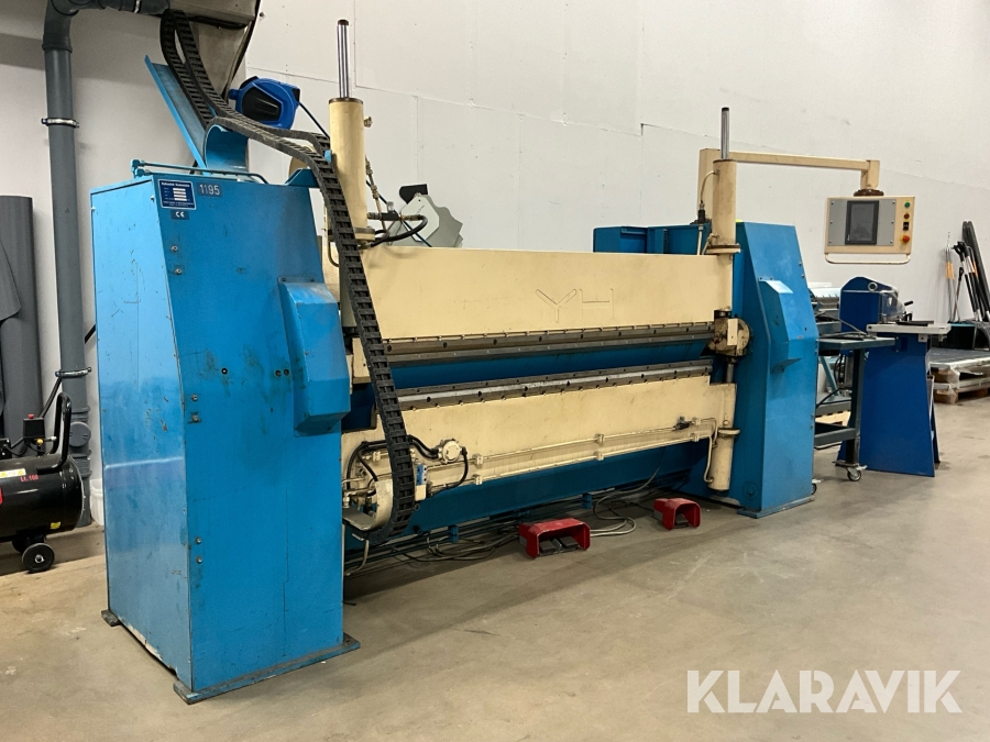 Kantvik/Plåtbockningsmaskin Ystads Hydraul&Industrimaskiner KMED 2000 x 1