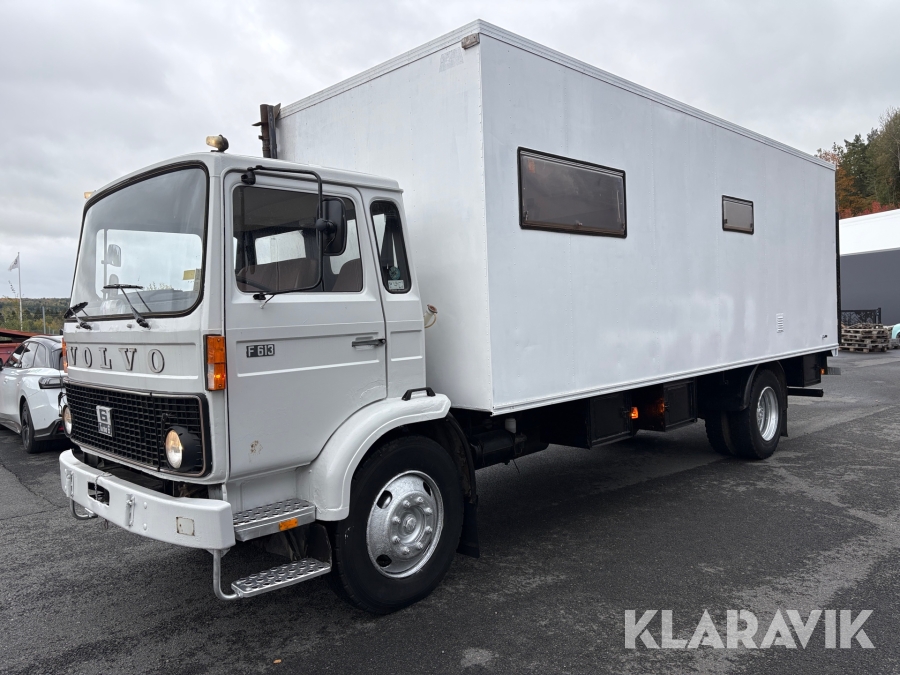 Lastbil med bodel Volvo F613