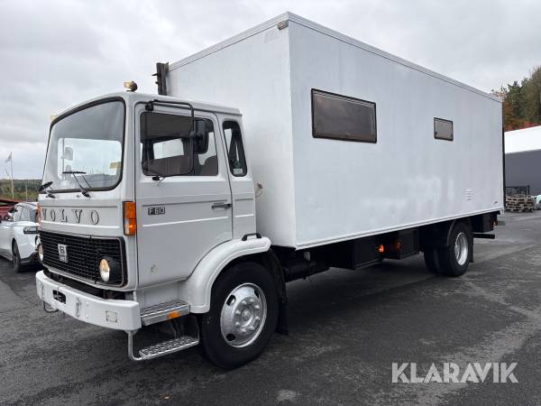 Lastbil med bodel Volvo F613