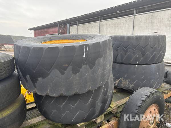 Däck på fälg 4 st till lastmaskin Good Year 600 / 65 R25