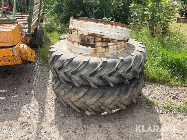 Dubbelmontage med spännare och ringar 14,9 R38 2st