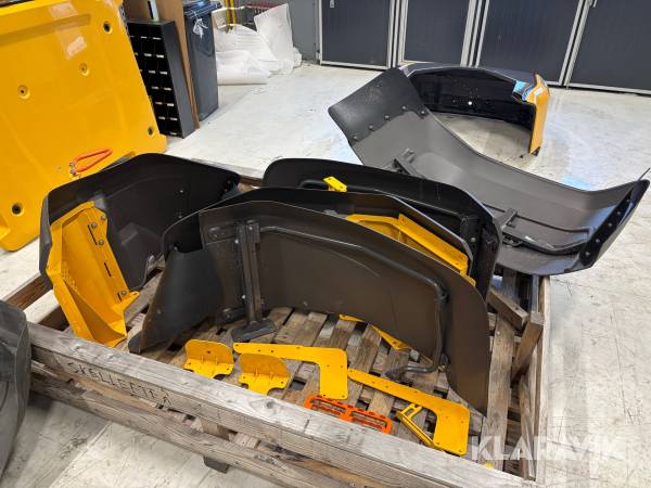 Skärmar och tak till Volvo L60H