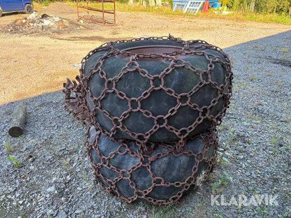 Skogsdäck 600/55 26.5 med kedjor 2st + 1st