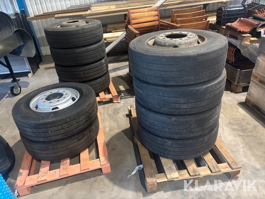 Diverse lastbilsdäck Goodyear 245/70 R 17.5 - Totalt 14st
