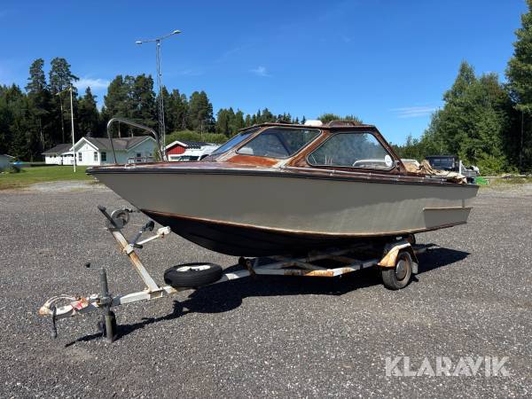 Båt med trailer Kopia Av Hajen med mercry 50hp