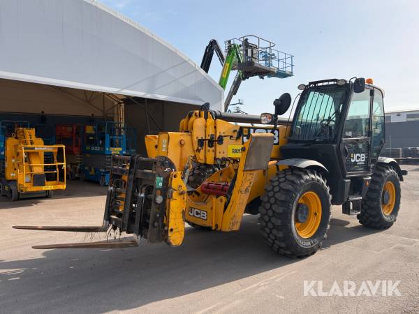 Teleskoplastare JCB 540-170 med skopa och gafflar