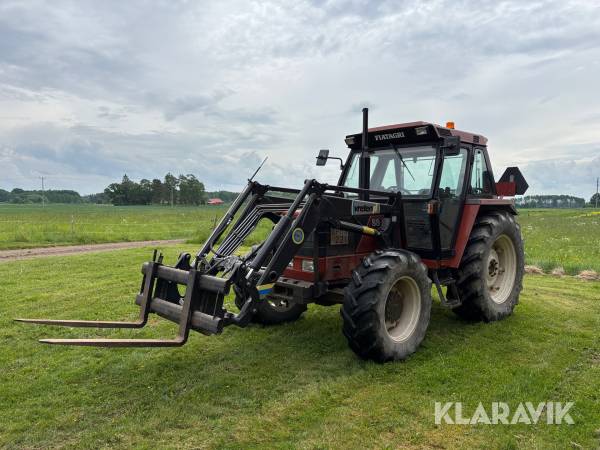 Traktor Fiat 88-94 dt 4wd med frontlastare / Gafflar / Skopor
