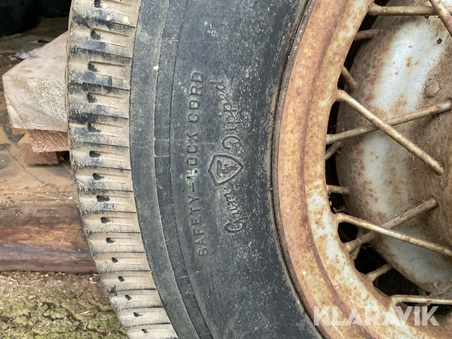Veterandäck på fälg Firestone, Vansbro, Klaravik auktioner