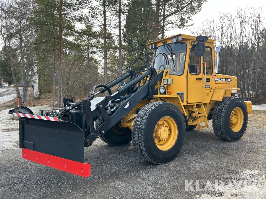 Hjullastare Volvo BM L30 med flera redskap