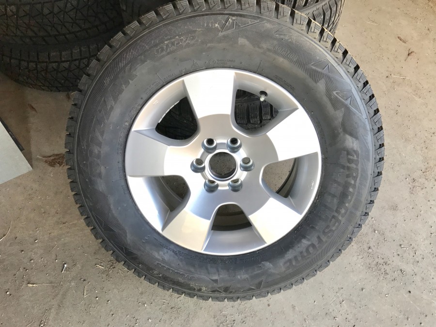 4st Däck & Fälg (Nissan Navara) 