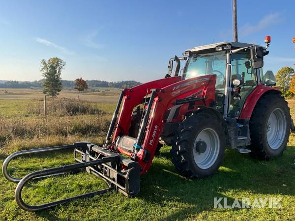 Traktor Massey Ferguson 5S.125 med lastare och redskap