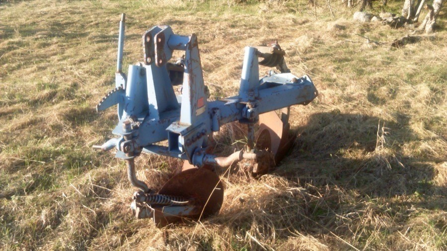 Jordbruksredskap av äldre modeller