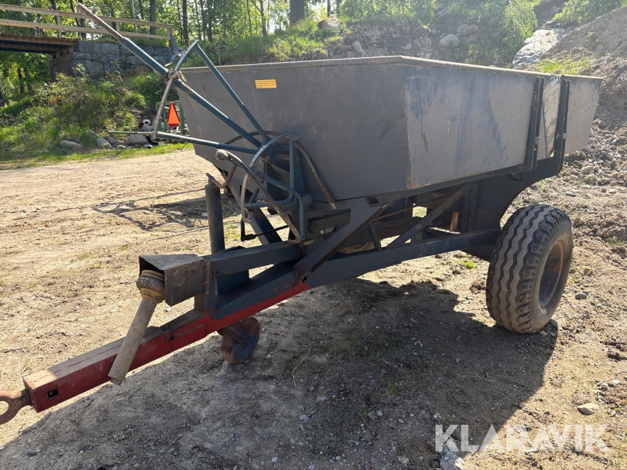 Konstgödselspridare med tipp Bogballe B2000