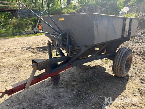 Konstgödselspridare med tipp Bogballe B2000