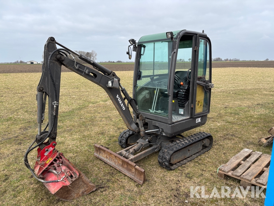 Grävmaskin Volvo EC 18C med tiltfäste och skopor