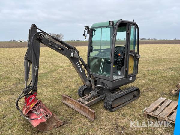 Grävmaskin Volvo EC 18C med tiltfäste och skopor
