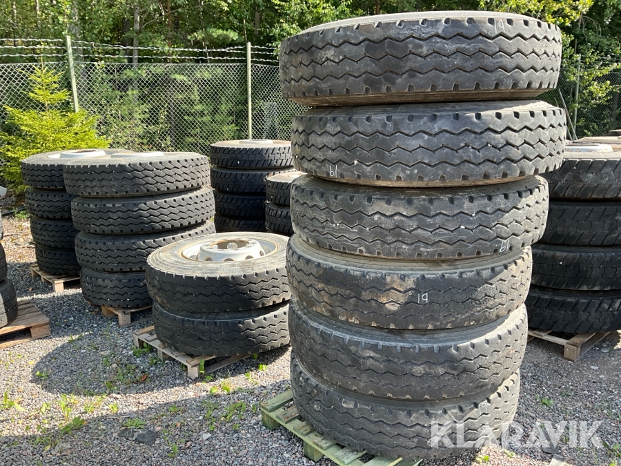 Lastbilsdäck/ anläggningshjul Michelin X works 325/95R24 8st