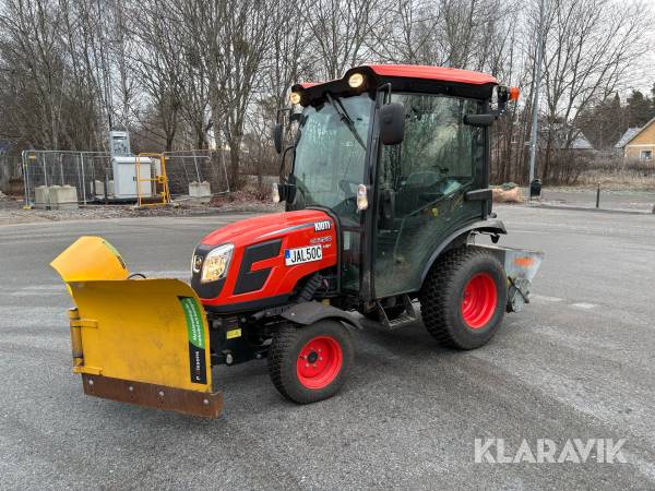 Traktor Kioto CX2510 HST med vikplog och sandspridare