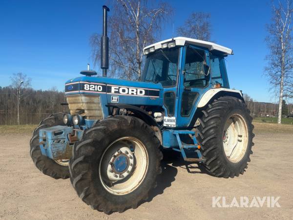 Traktor Ford 8210 4WD Turbo