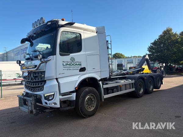 Lastväxlare Mercedes-Benz Arocs 3751 med plogutrustning