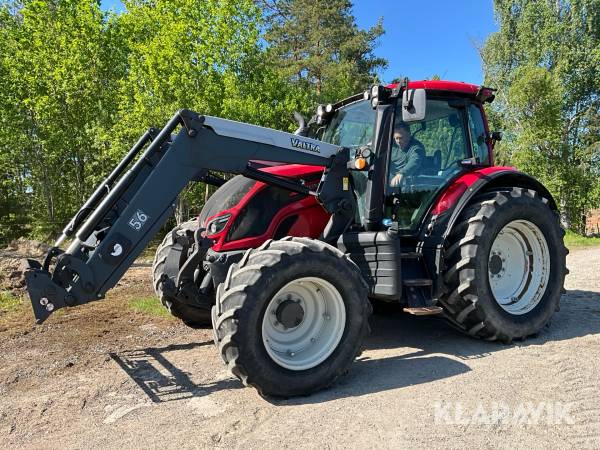 Traktor Valtra N154 Hitech med lastare och frontlyft 4st redskap 