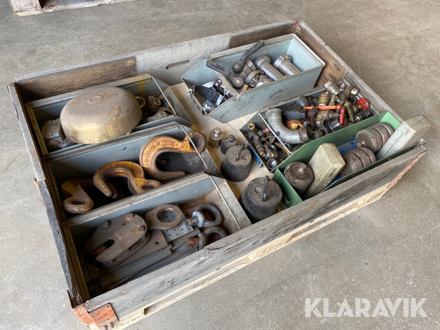 Kopplingar och reservdelar parti