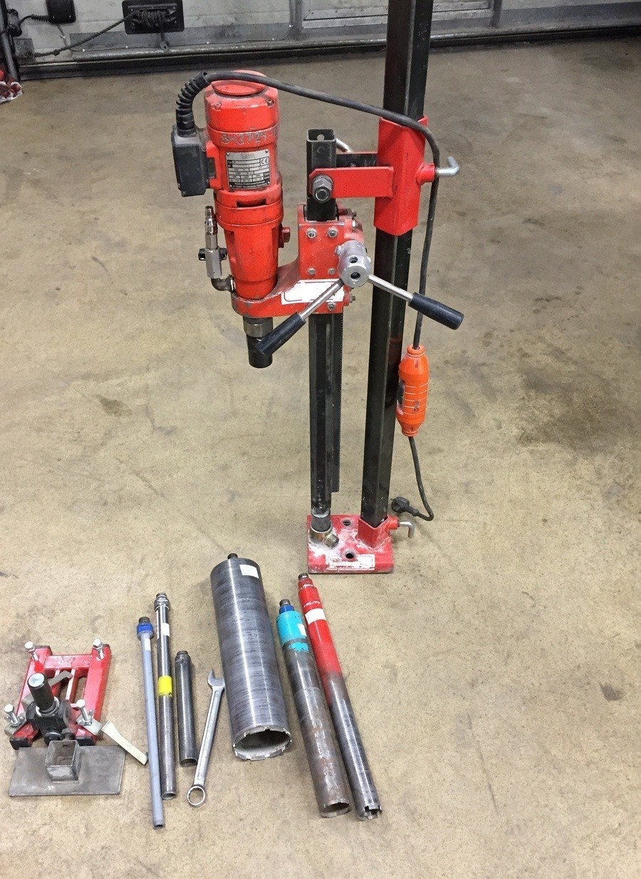 Kärnborrmaskin med stativ +5st kärnborr