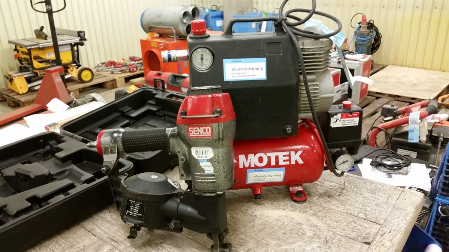 1 st Kompressor + 1 st Spikpistol för pappspik