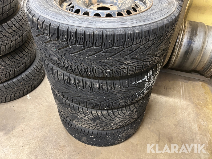 Vinterdäck Nokian Hakkapeliitta R5 Suv 215/65 r16 med fälg 4st