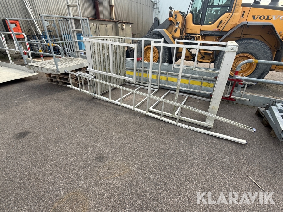 Trapp-plattform med stege
