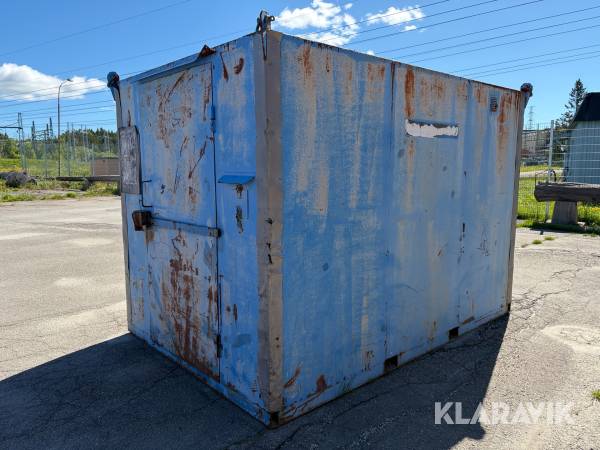 Container med hyllor och arbetsbänk